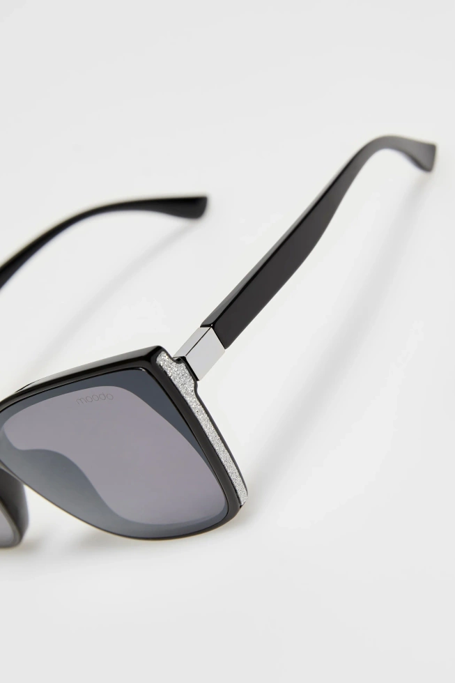 Okulary przeciwsłoneczne damskie czarne