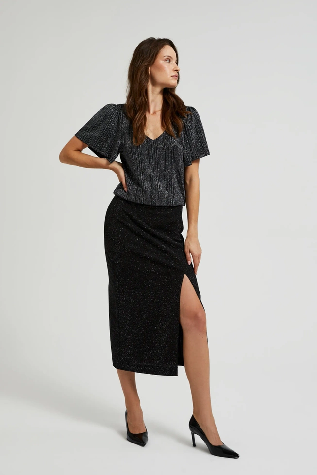 Blyszcząca bluzka z dekoltem w serek czarna