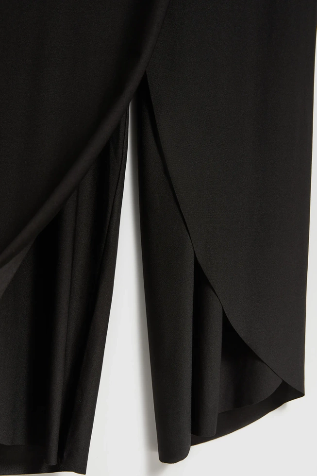 Spodnie czarne z szerokimi nogawkami