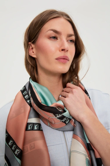 Wzorzysty szal miętowy