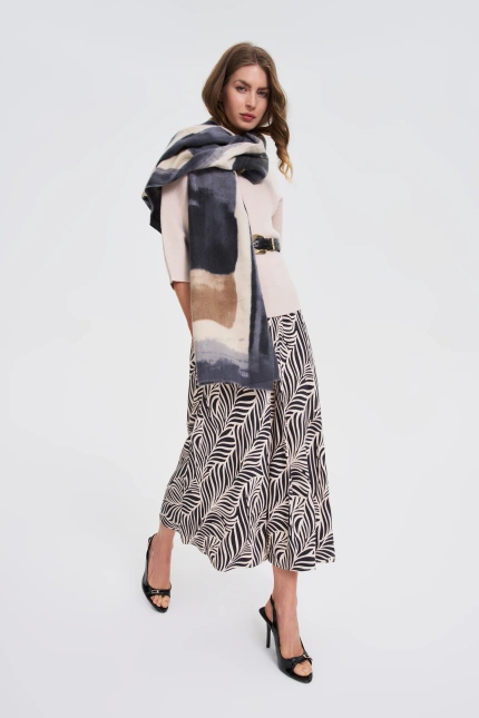 Wzorzysty szal ciemnoszary