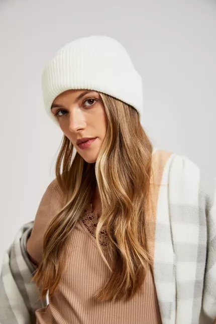 Dzianinowa czapka perłowa
