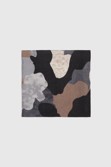 Wzorzysty szal szary