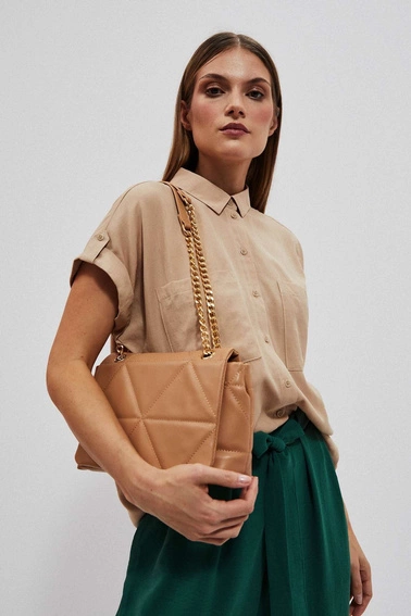 Pikowana torebka z łańcuszkiem beżowa