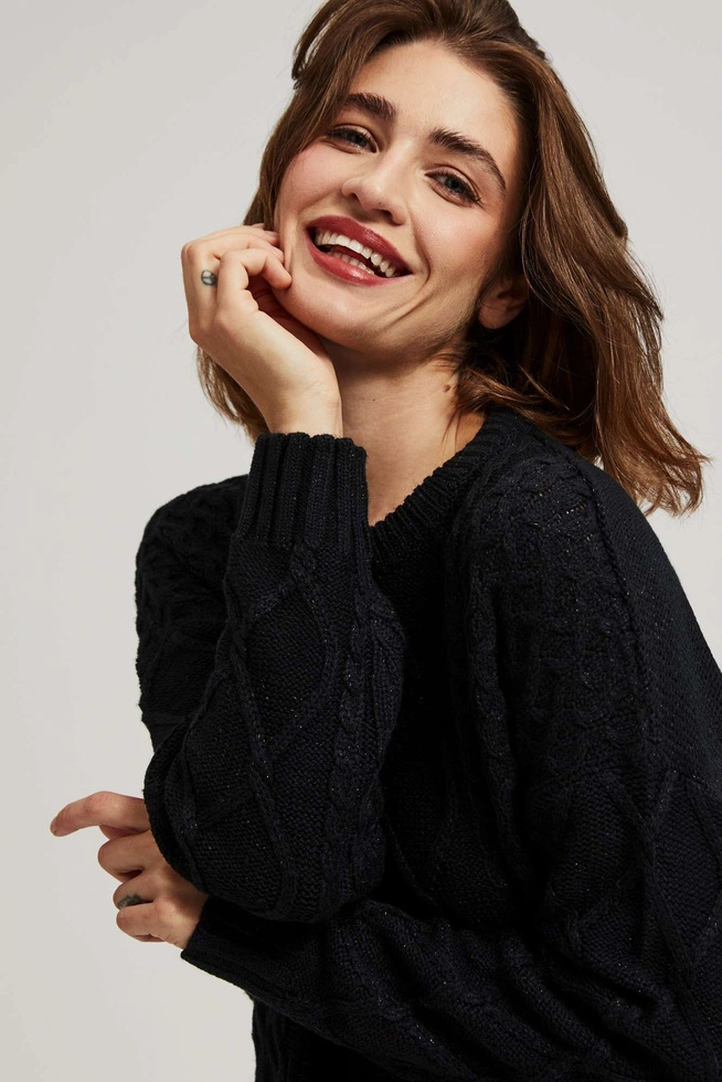 Sweter z ozdobnym splotem długimi rękawami czarny