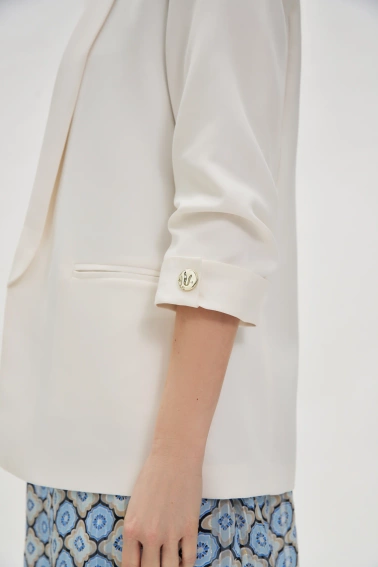 Marynarka z marszczonymi rękawami biała