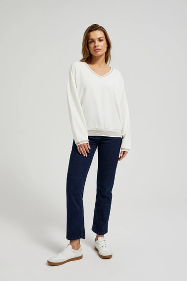 Bluzka z dekoltem ozdobionym paskami biała