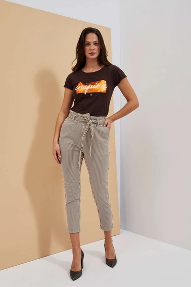 T-shirt z napisem ciemnbrązowy