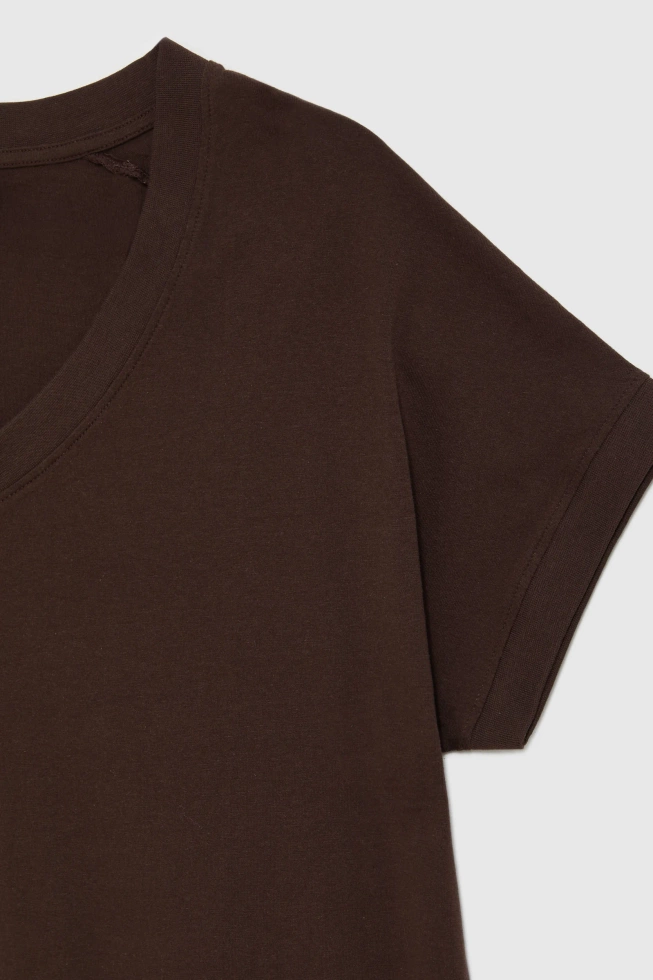 T-shirt z dekoltem brązowy