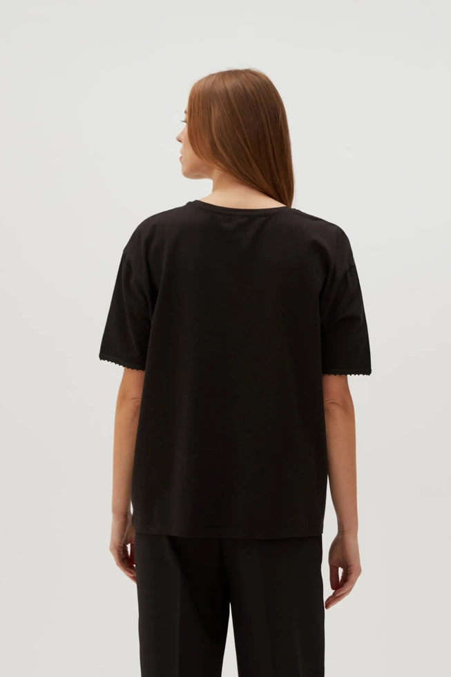 Bluzka z koralikami na rękawach czarna