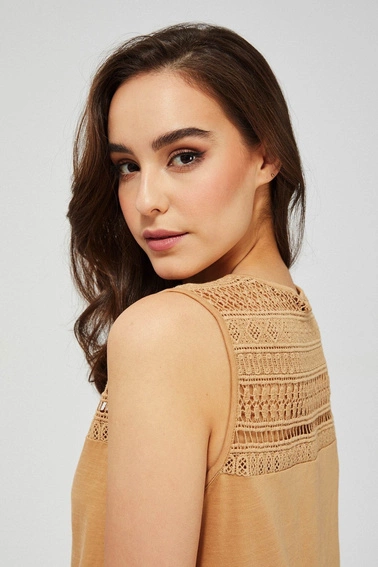 Top z ażurowym zdobieniem złoty