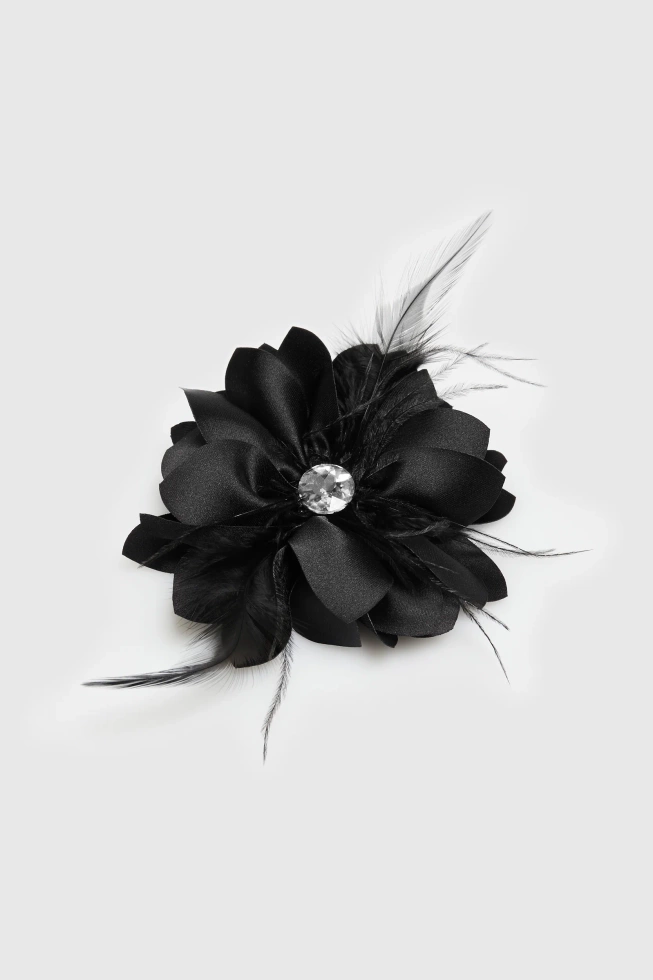 Broszka z tkaninowym kwiatem czarna
