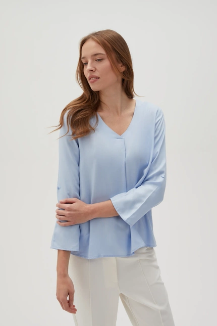 Gładka koszula z dekoltem w serek błękitna