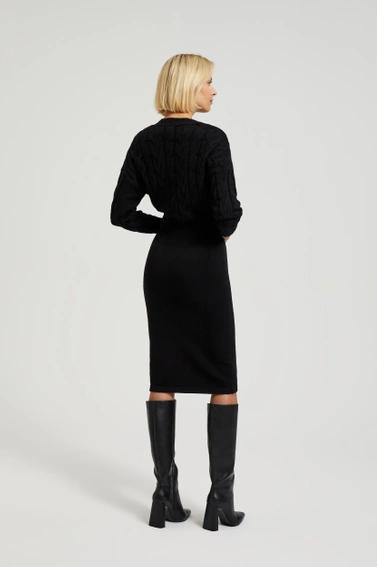 Dzianinowa sukienka ozdobiona guzikami czarna
