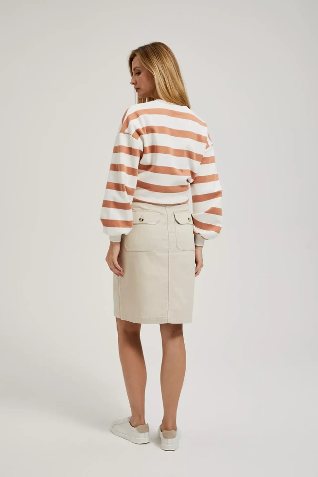 Spódnica z rozporkiem i z kieszeniami beżowa