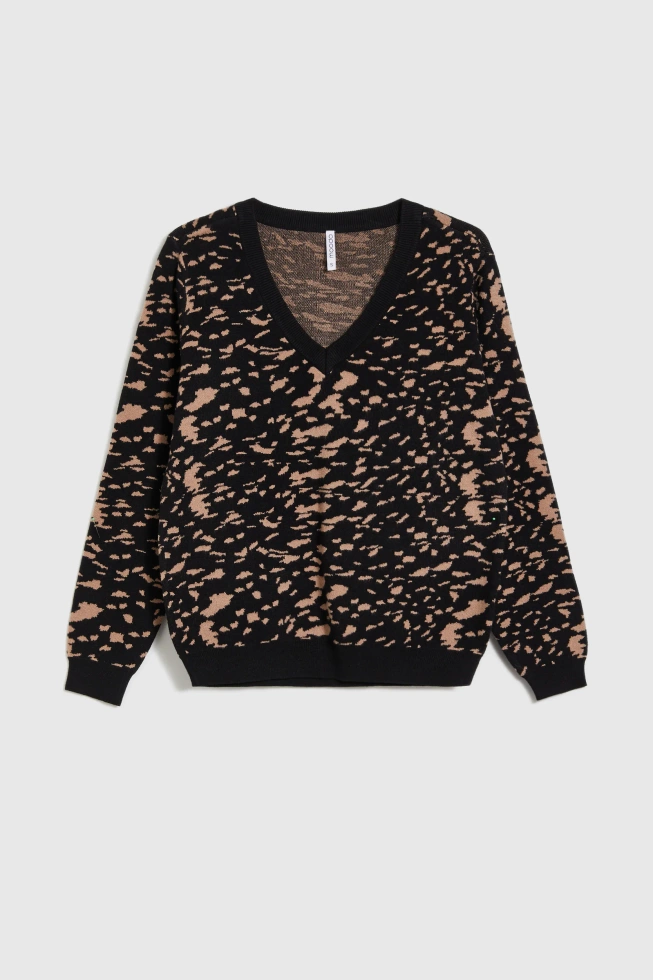 Sweter o prostym fasonie czarny