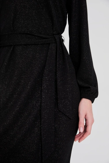 Sukienka z dekoltem czarna