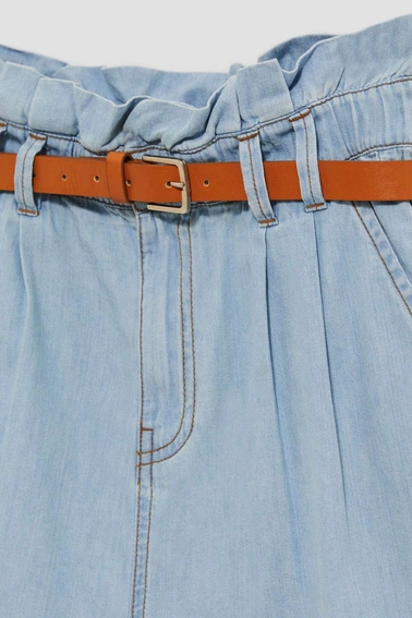 Szorty z wysokim stanem i paskiem