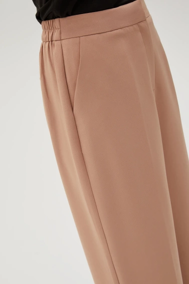 Eleganckie spodnie w kant jasnobrązowe