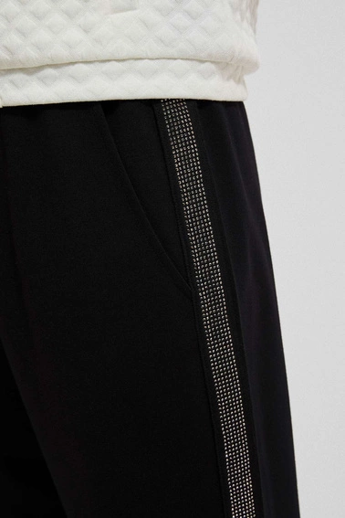 Gładkie spodnie z lampasami czarne