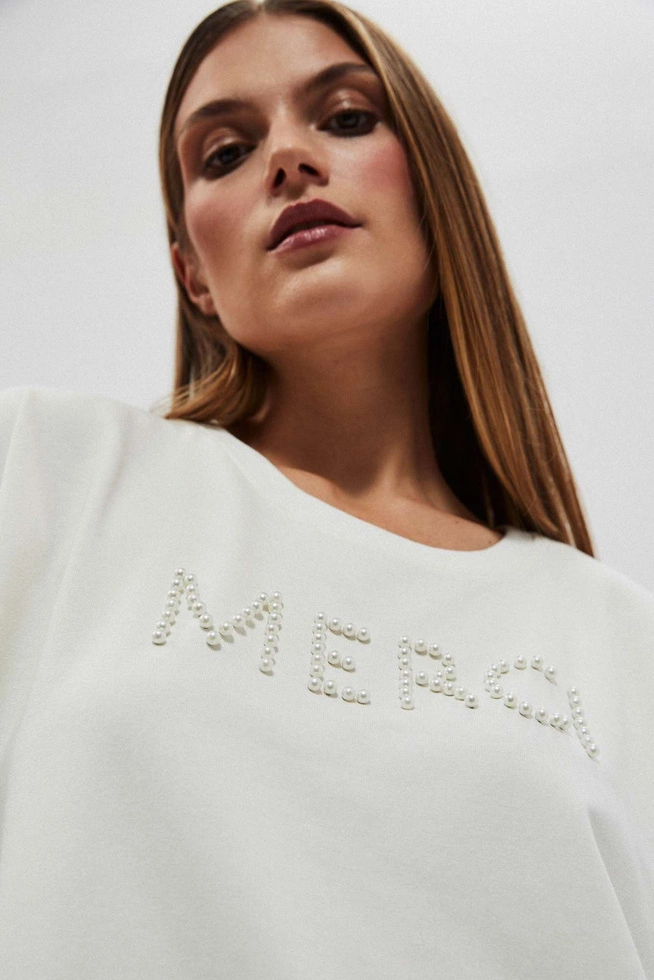 Bluza z napisem perłowa