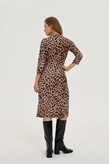 Sukienka w panterkę beżowa