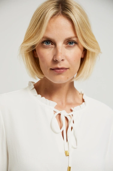 Koszula z wiązaniem na dekolcie i bufiastymi rękawami biała 