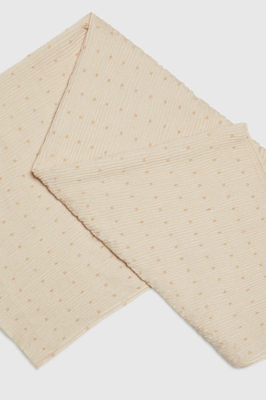Letni szal w kropki beżowy
