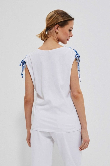 Bluzka z motywem liści