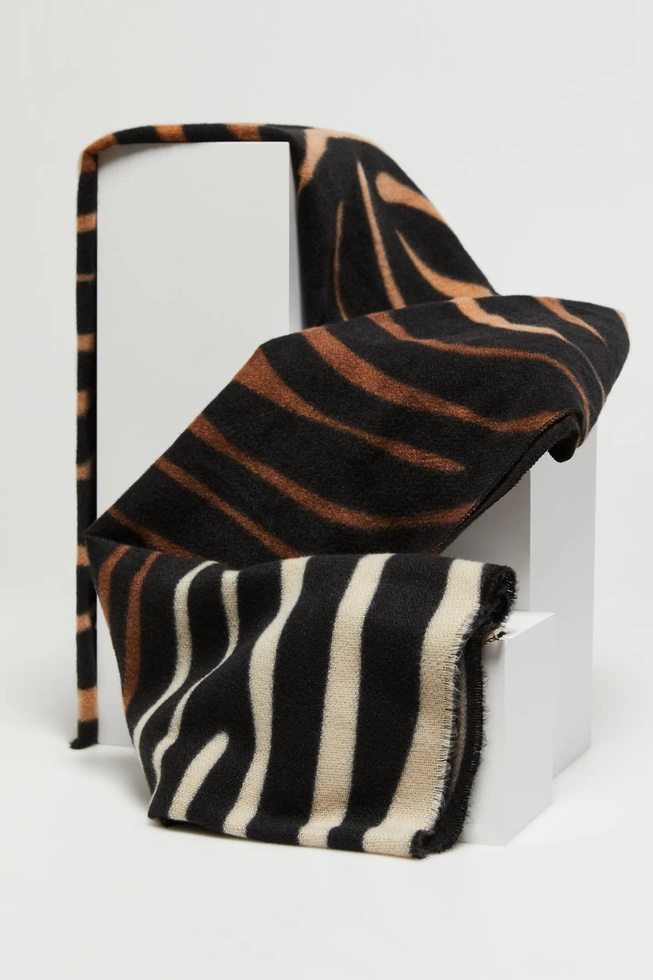 Szalik w zwierzęcy wzór brązowy