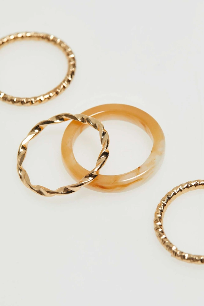 Zestaw eleganckich pierścionków