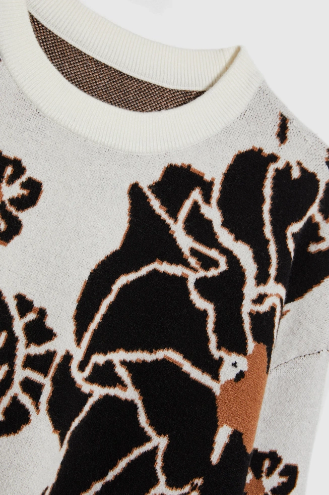 Sweter z kwiaty ecru