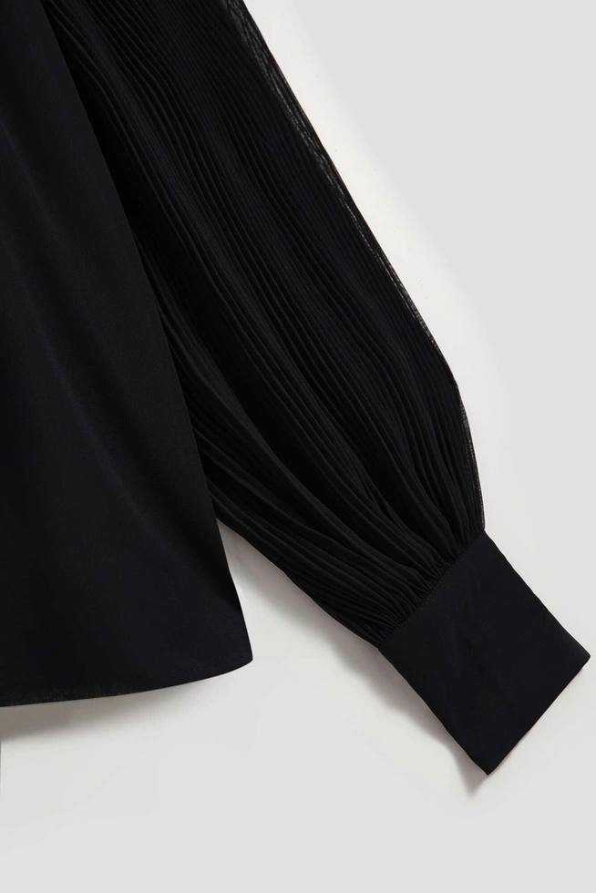 Koszula z plisowanymi rękawami czarna