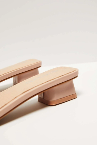 Klapki ze skóry ekologicznej malinowe