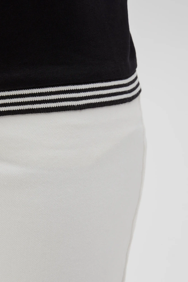 Bawełniana czarna bluzka z krótkimi rękawami