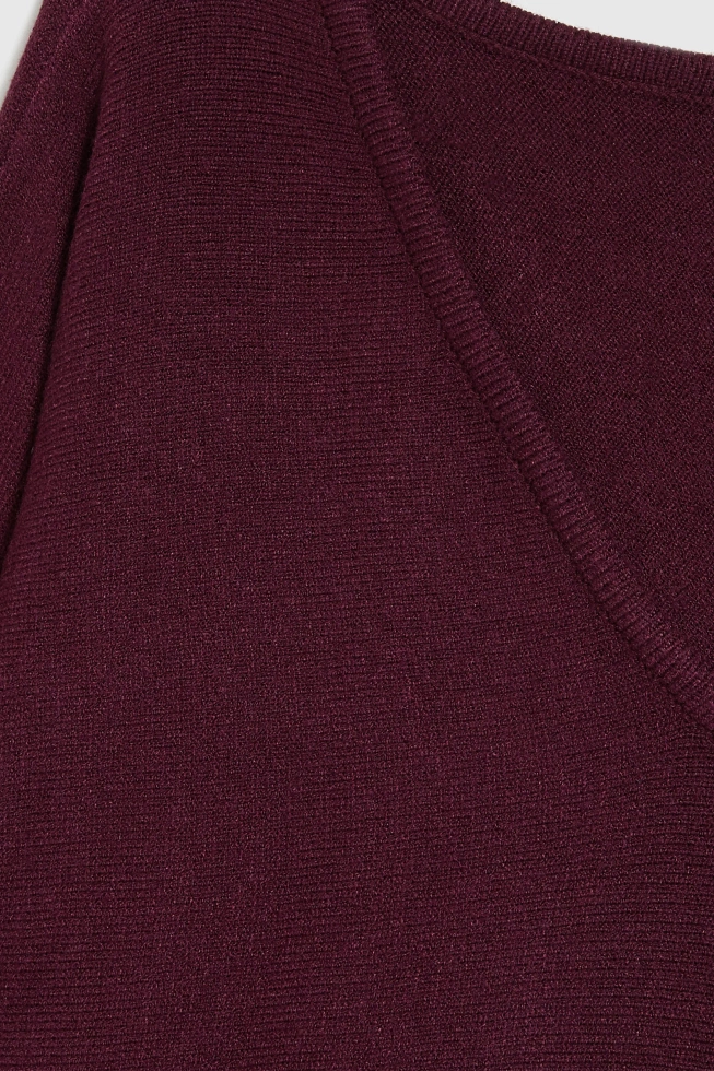 Sweter z dekoltem w serek burgundowy