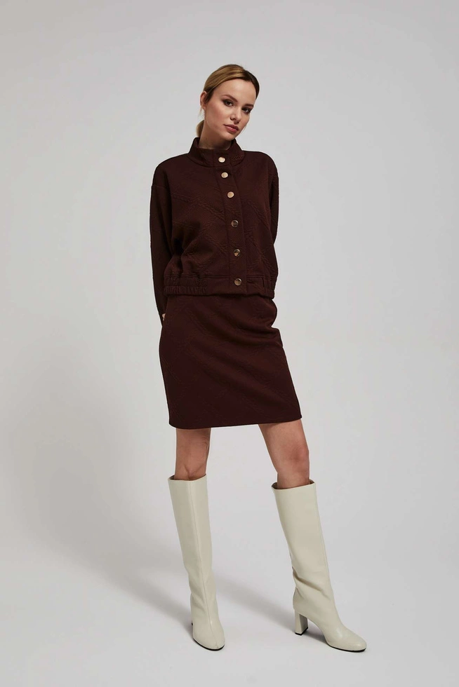 Dopasowana spódniczka o długości przed kolano kasztanowa