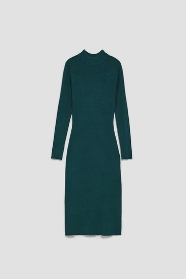 Prążkowana sukienka z półgolfem