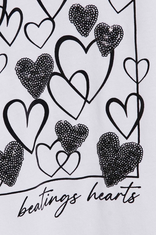 T-shirt z nadrukowanymi sercami biały