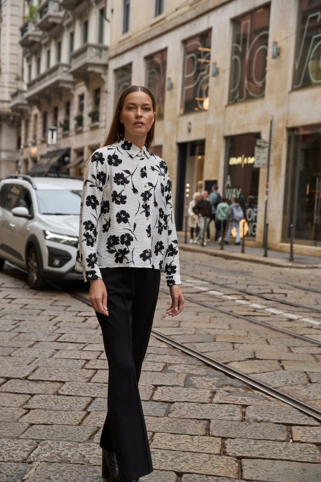 Wiskozowa koszula w kwiaty biała