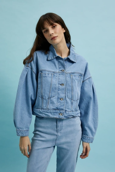Krótka jeansowa kurtka niebieska