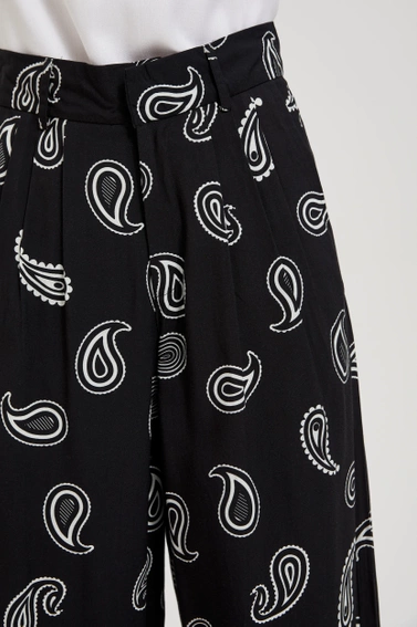 Spodnie z delikatnym wzorem czarne 
