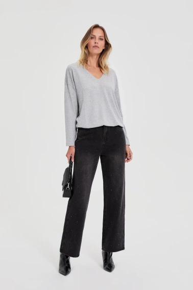 Sweter z dekoltem w serek szary