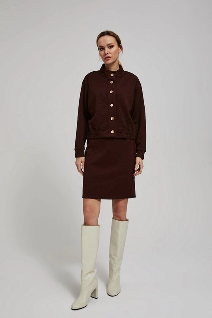 Dopasowana spódniczka o długości przed kolano kasztanowa