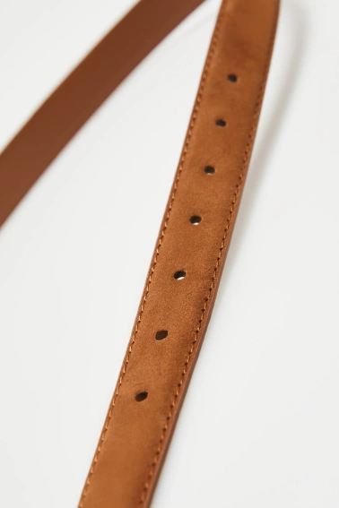 Pasek z klamrą w kolorze złotym 