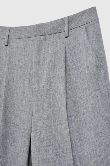 Garniturowe spodnie z podwiniętymi nogawkami w kant szare