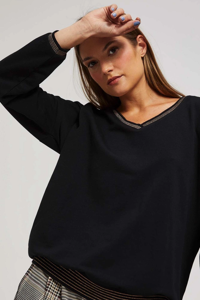 Bluza z dekoltem w serek czarna