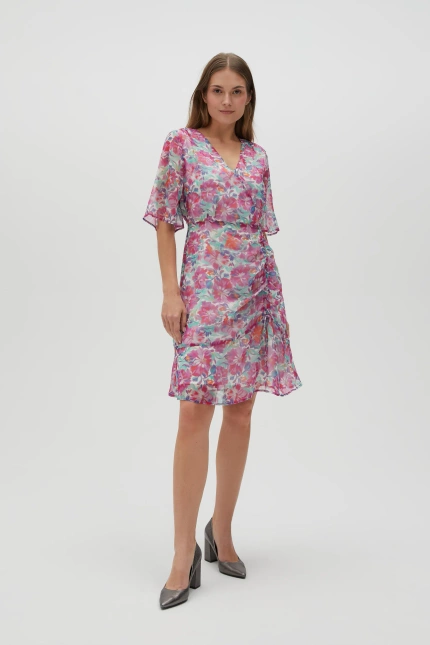 Sukienka w kwiaty fuksjowa