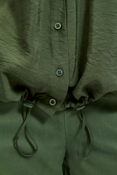 Koszula z kieszeniami i wywijanymi rękawami khaki