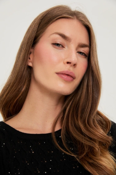 Sweter z cekinami czarny